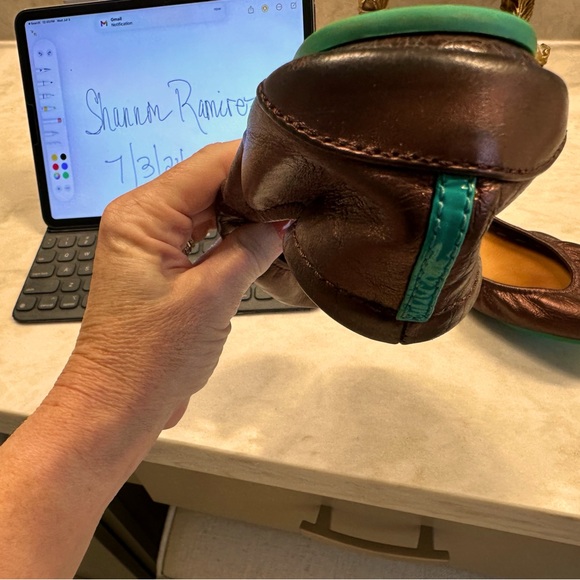 Limited Edition Raspberry Truffle Tieks - Picture 3 of 8